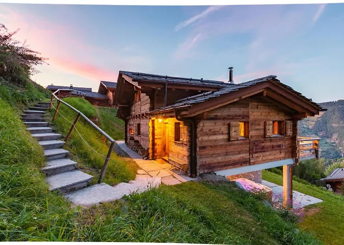 Authentic Swiss Spa Chalet Nesoya Jacuzzi Sauna Riddesの写真